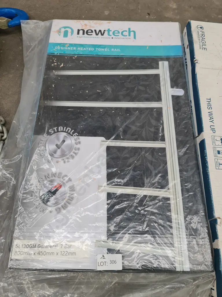 Heated towel rail Image 1++