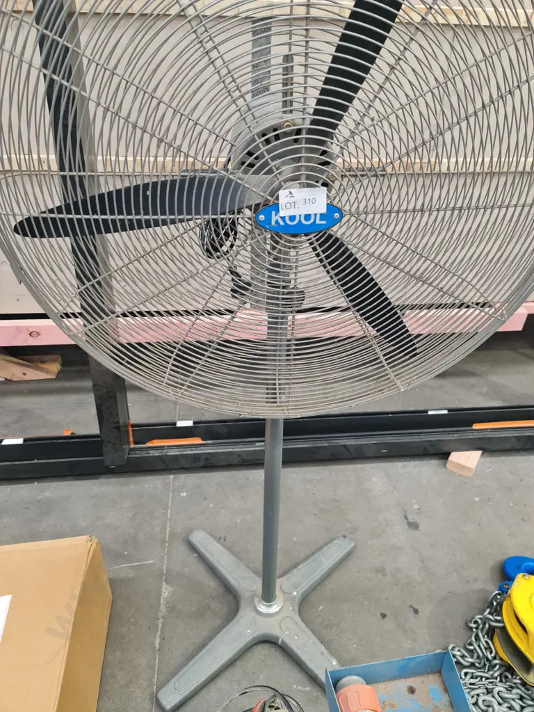 Pedestal Fan Image 1++