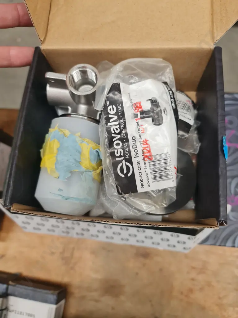 Assorted plumbing gear Image 1++