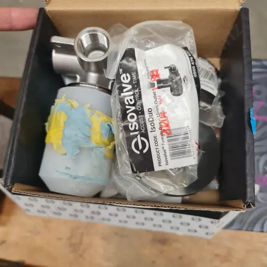 Assorted plumbing gear