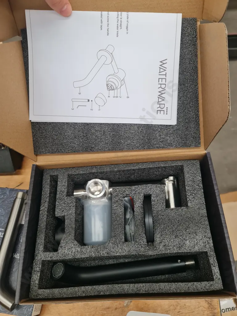 Wall mount basin set Image 1++