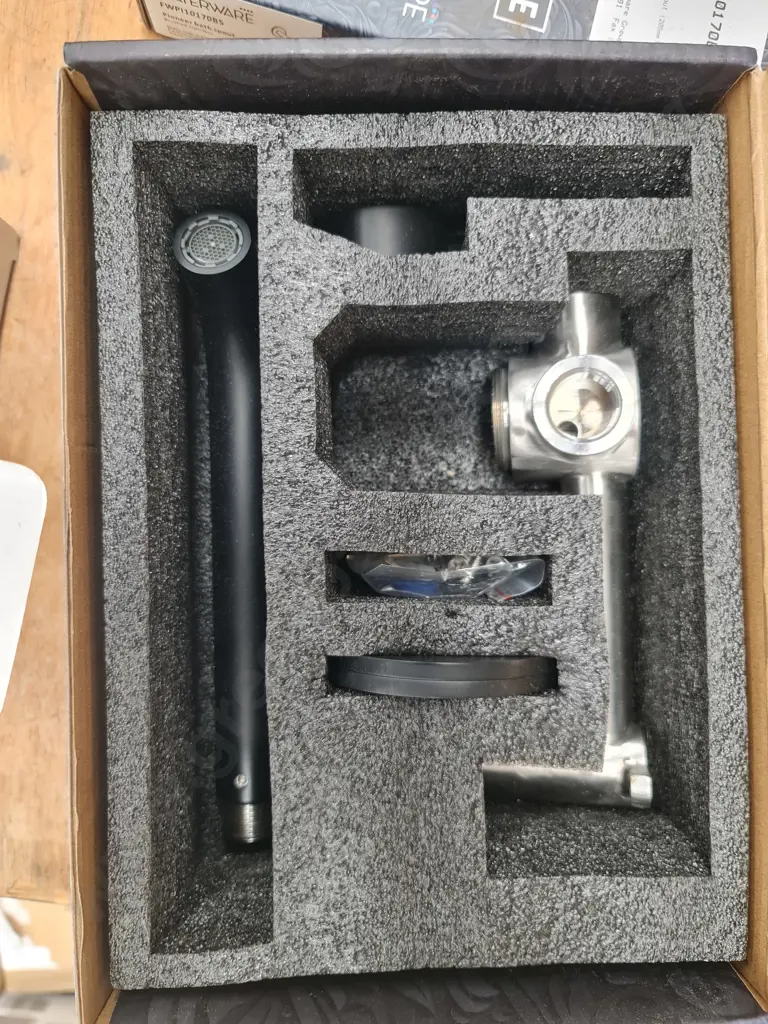 Wall mount basin set Image 1++