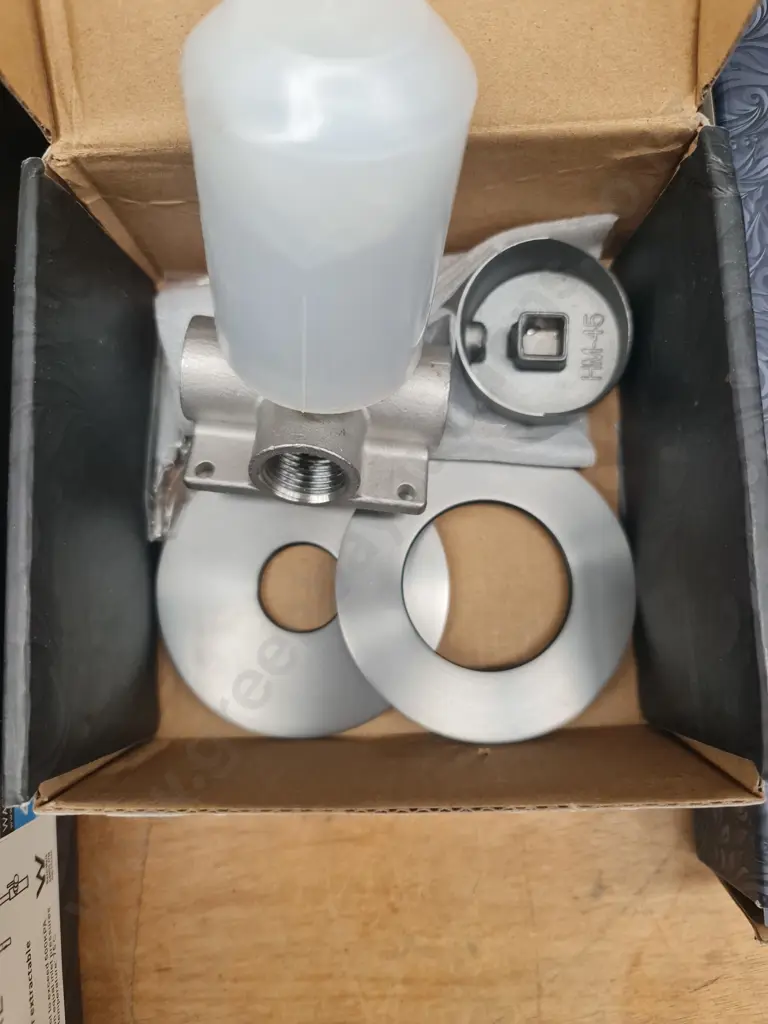 Shower/bath mixer and bath spout Image 1++