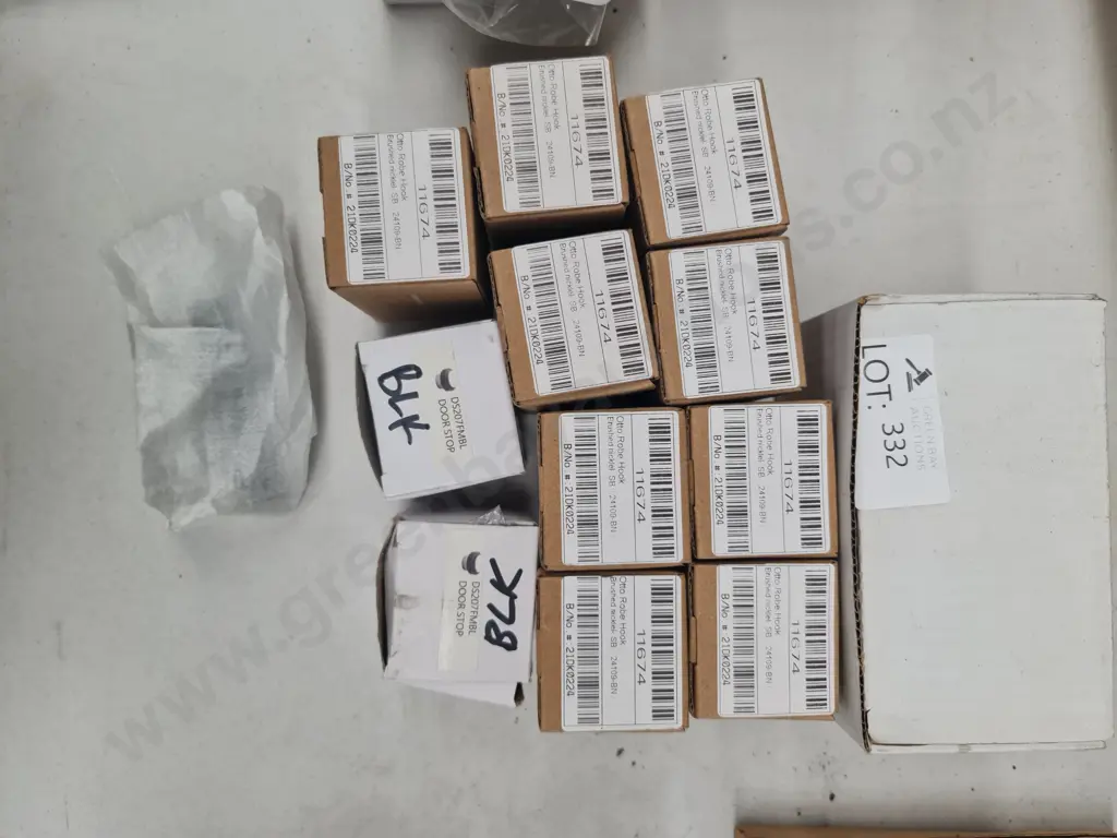 Door stops and robe hooks Image 1++