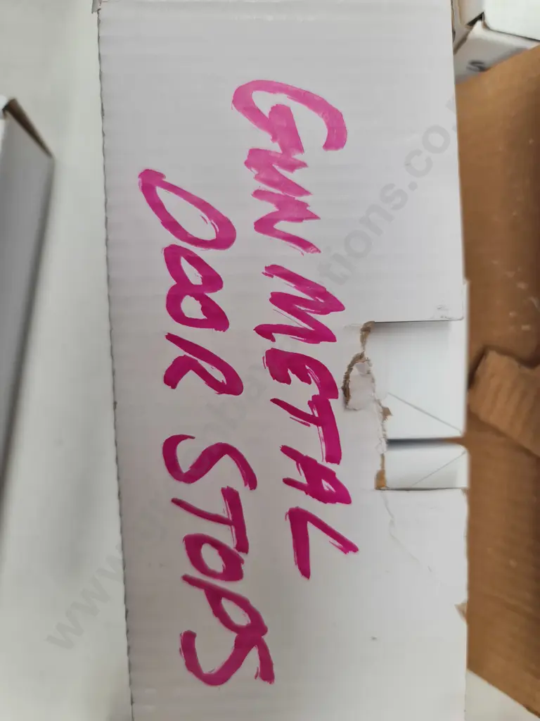 Door stops and lock Image 1++