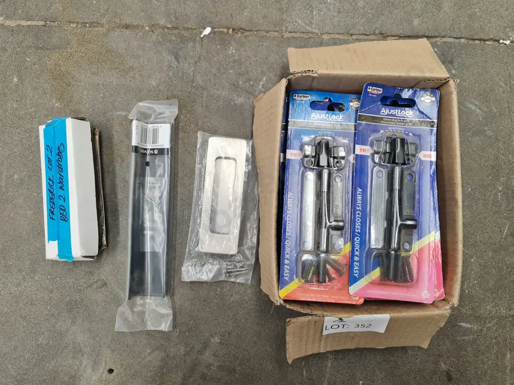 Assortment of locks Image 1++