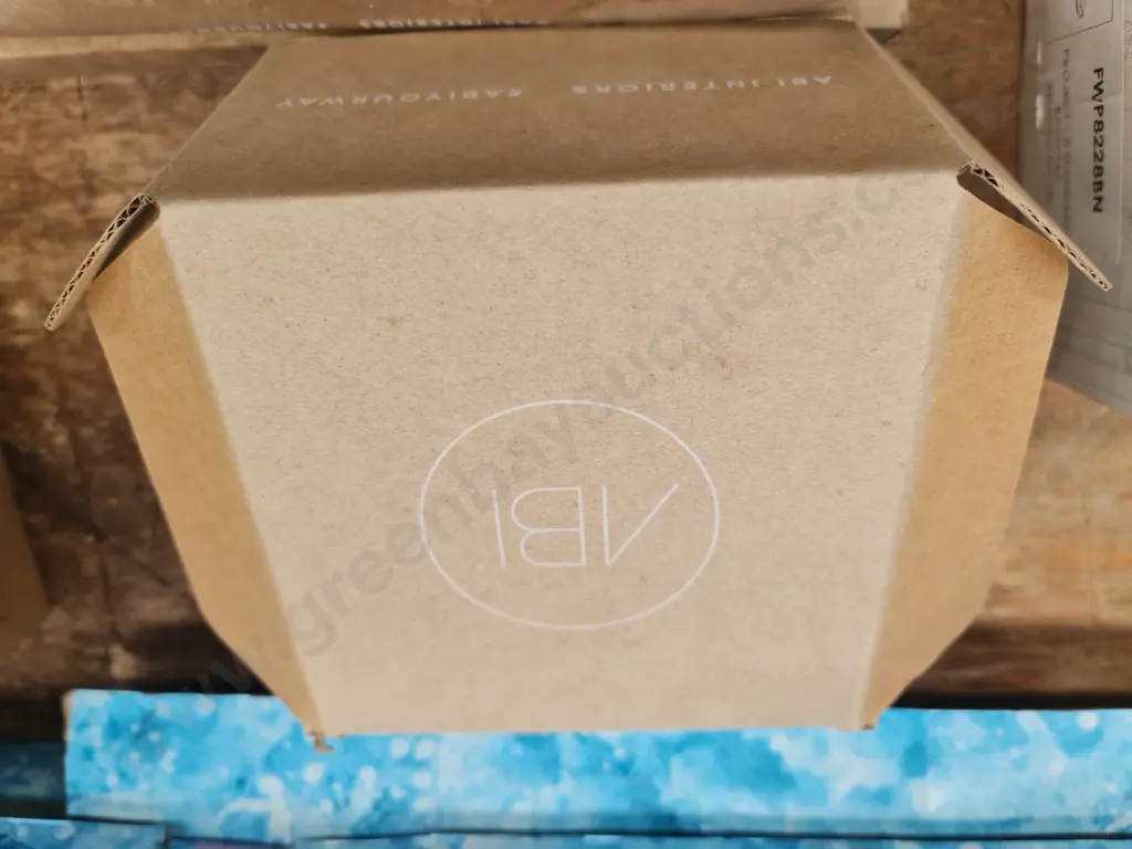 Bathroom tap and handle Image 1++