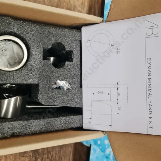 Bathroom tap and handle