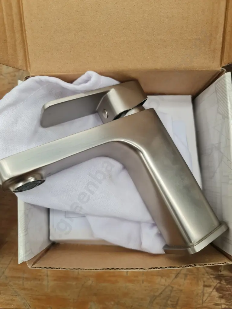 Mixers, spout plate and door stop Image 1++