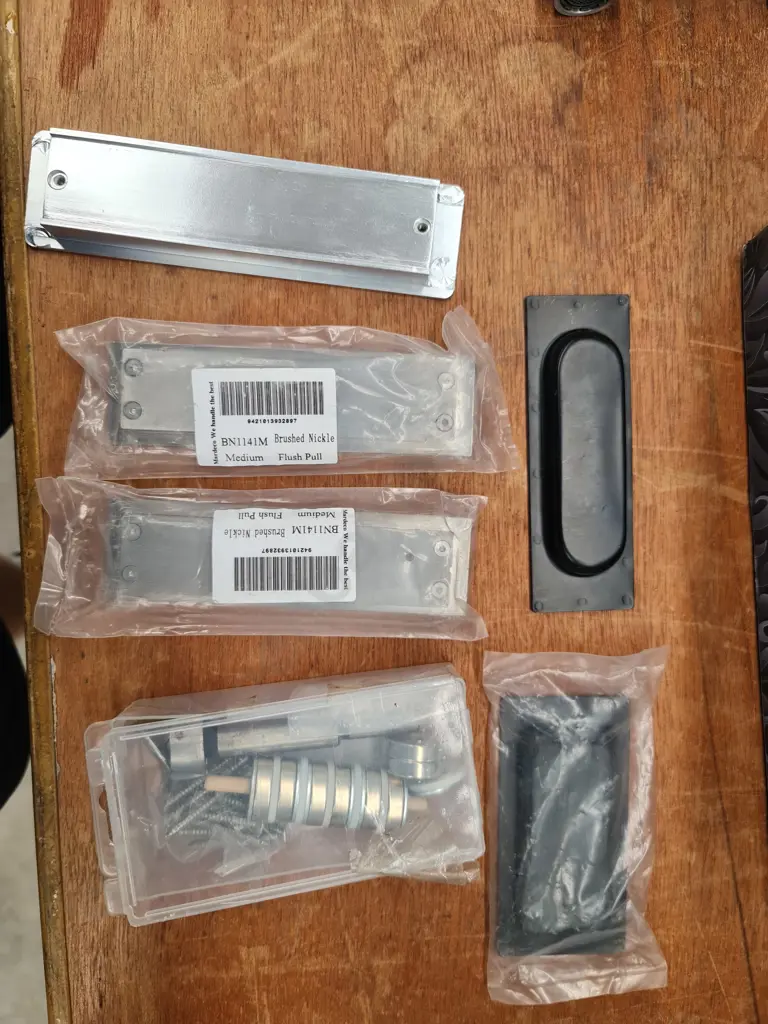 Door handles and electrical sockets Image 1++