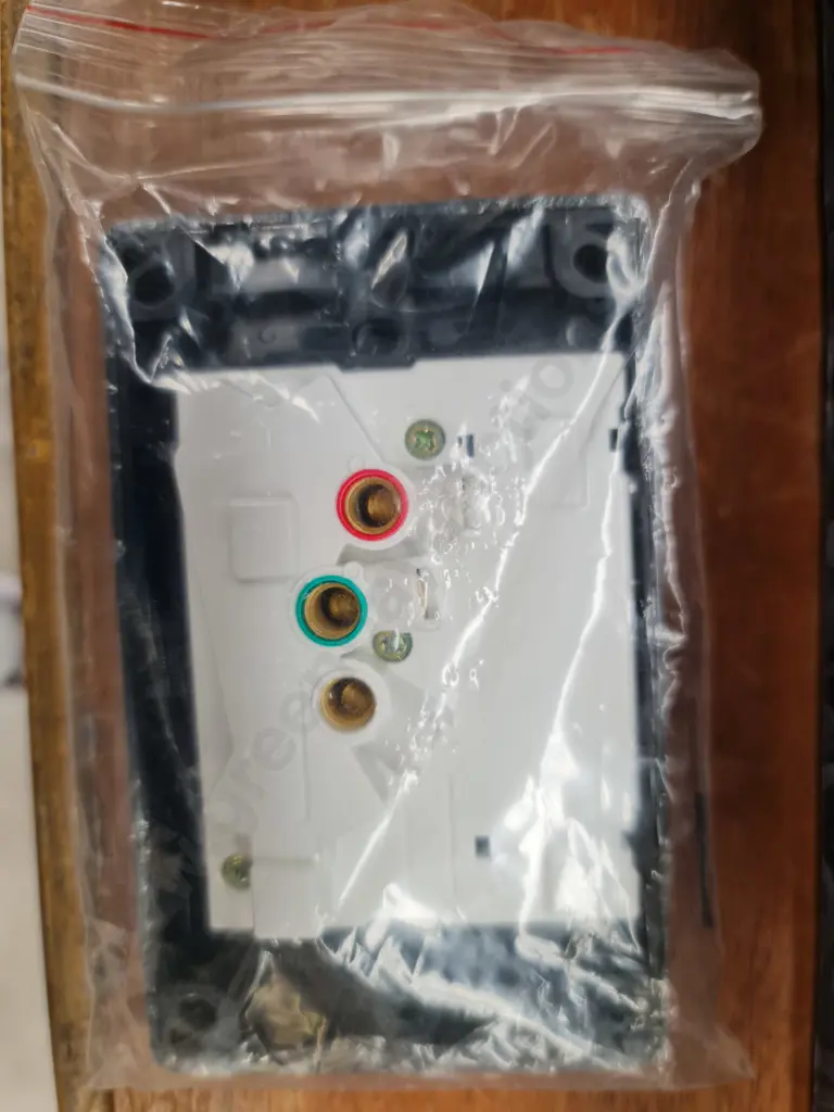 Door handles and electrical sockets Image 1++