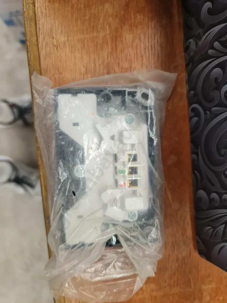 Door handles and electrical sockets Image 1++