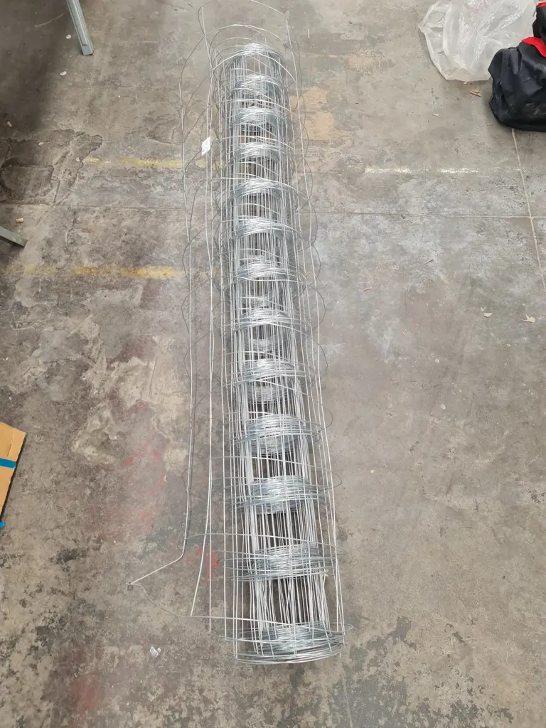 Roll of Wire Mesh Image 1++