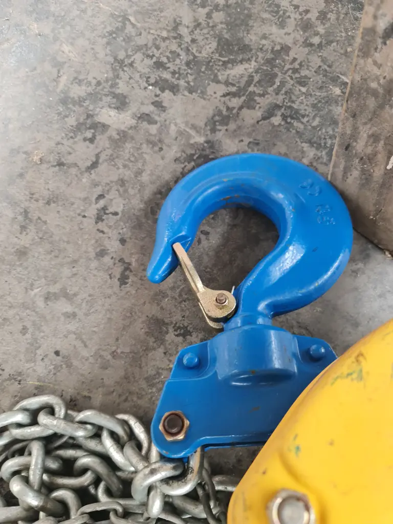 Titan Lifting Block and Chain Image 1++