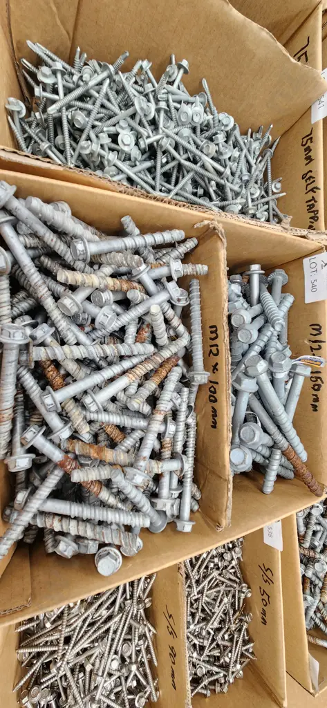 Assorted Screws Image 1++