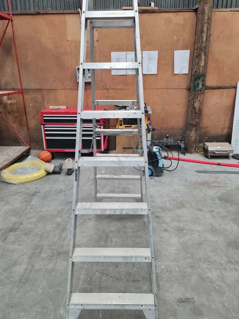 Trade Aluminium Ladder Image 1++