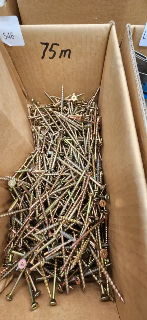 Assorted Screws Image 1++