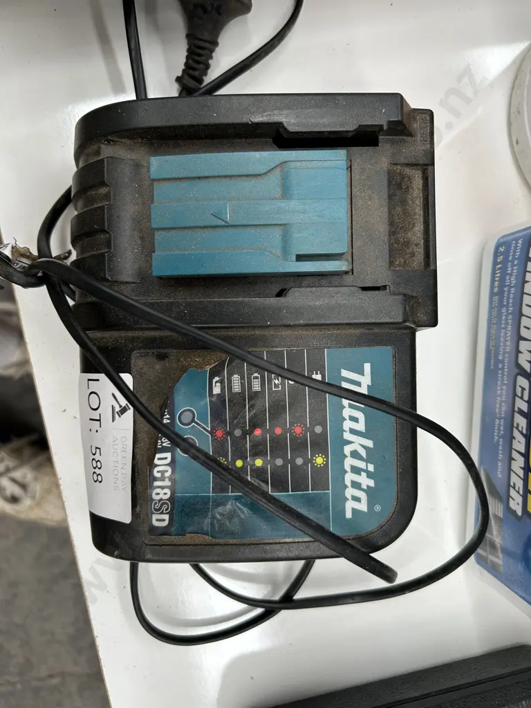 Makita Battery Charger Image 1++