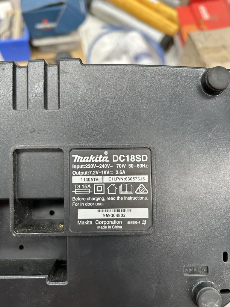 Makita Battery Charger Image 1++