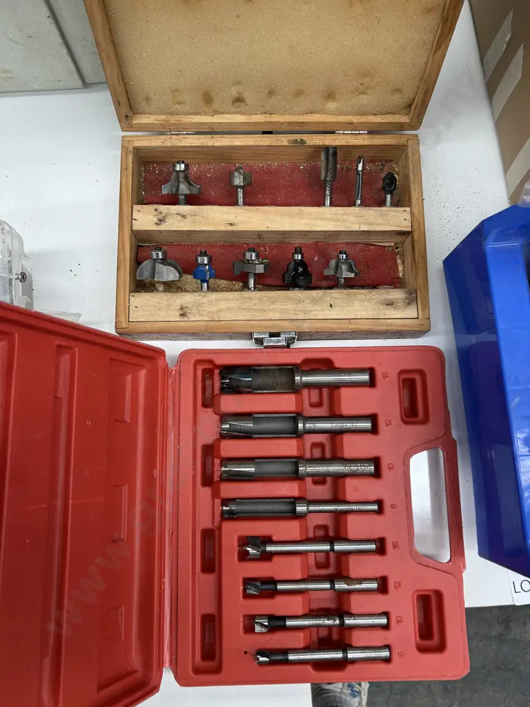 Assorted Router Bits Image 1++