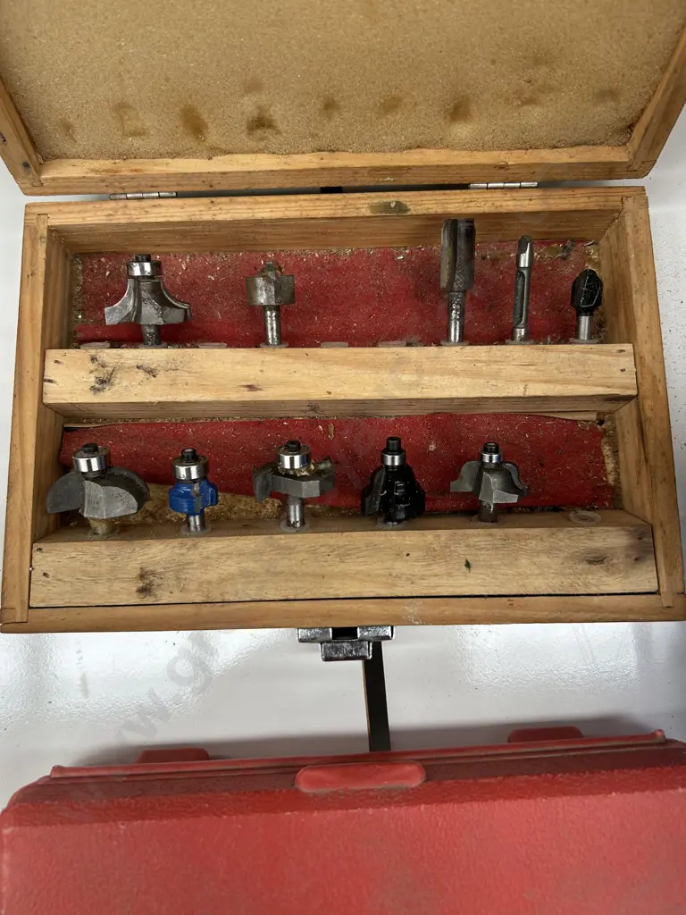 Assorted Router Bits Image 1++