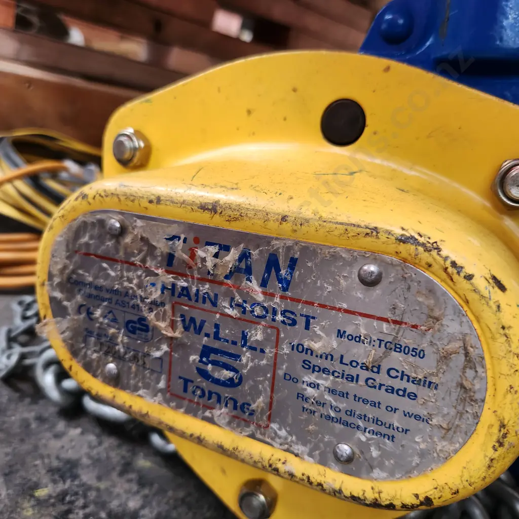 Titan Lifting Block and Chain Image 1++