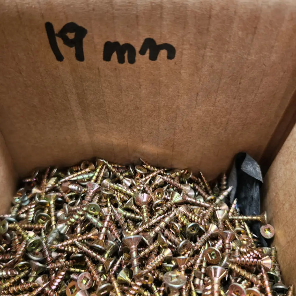 Assorted Screws Image 1++