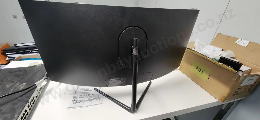 Kogan Curved monitor Image 1++