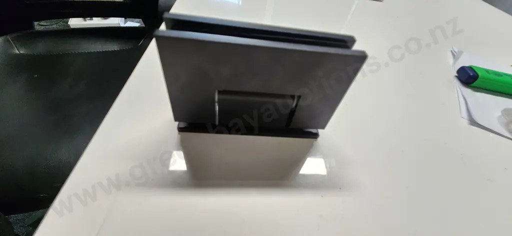 Black Hinges Image 1++