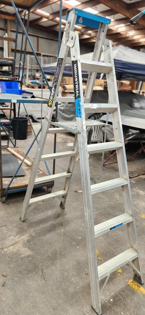 Step ladder Image 1++