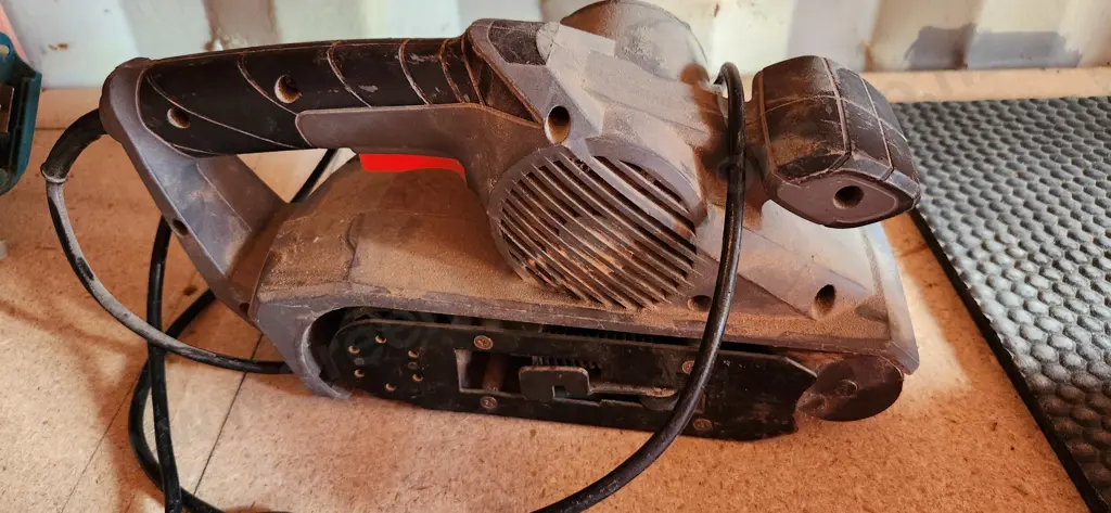 Belt Sander and circular saw Image 1++