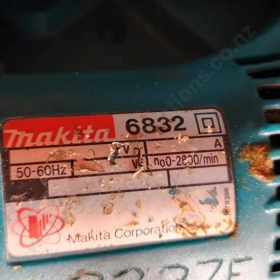 Auto-feed screwdriver