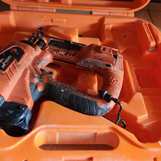 Straight finish nailer