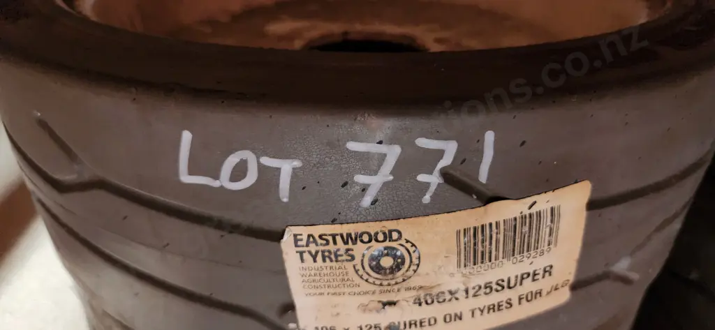 Lift tires Image 1++