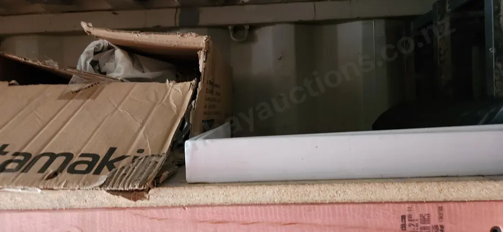 Assorted items Image 1++