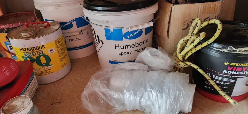 Assorted items Image 1++