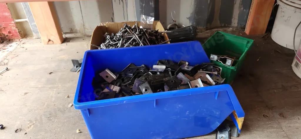 Assortment of items Image 1++