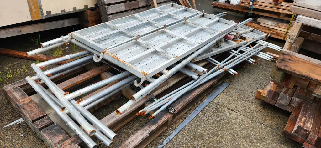 Scaffolding on Pallet Image 1++