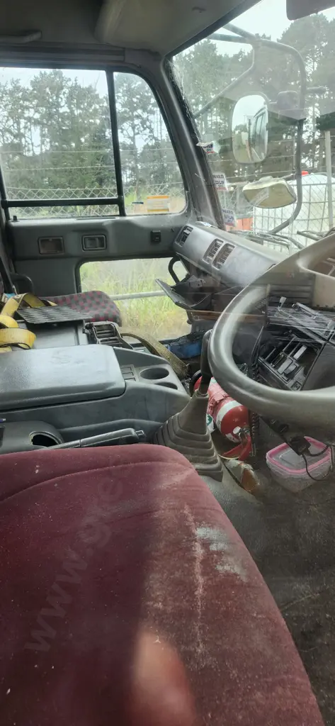 Nissan Flat Deck Truck Image 1++