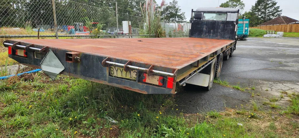 Nissan Flat Deck Truck Image 1++