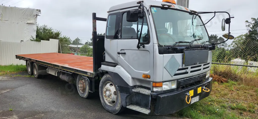 Nissan Flat Deck Truck Image 1++