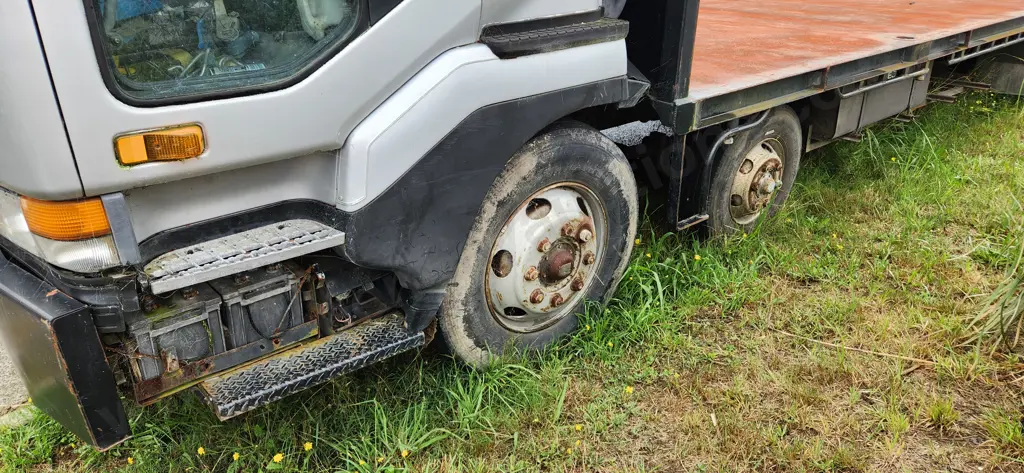 Nissan Flat Deck Truck Image 1++