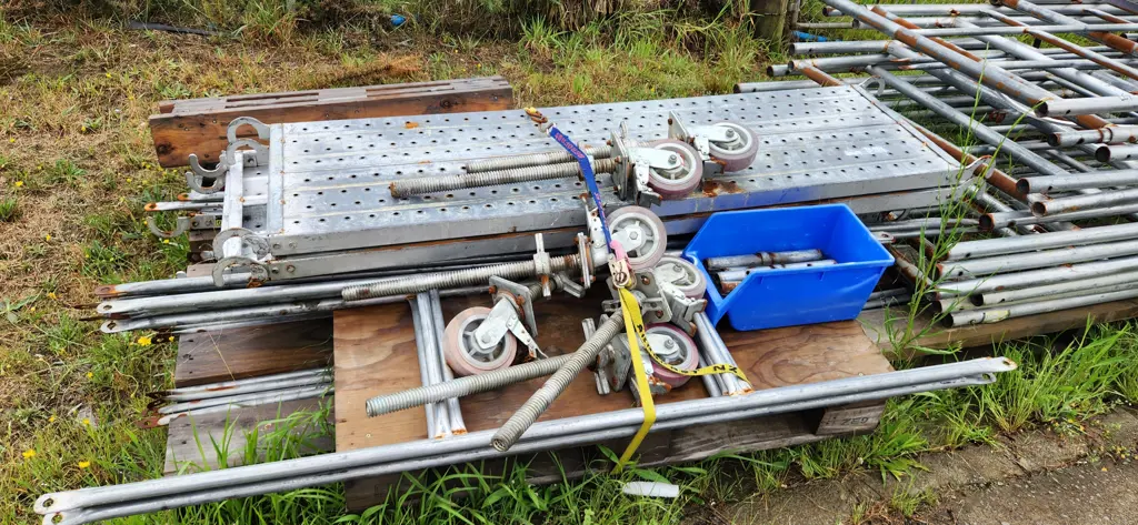 Scaffolding on Pallet Image 1++