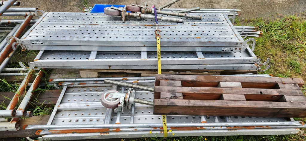 Scaffolding on Pallet Image 1++