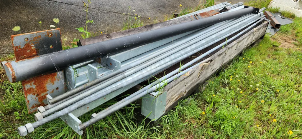 Pallet lot of assorted Threaded rod, box section and posts Image 1++