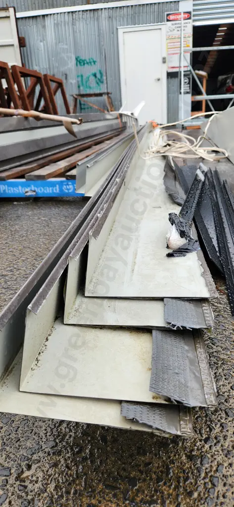 Assorted Colour Steel Flashings Image 1++