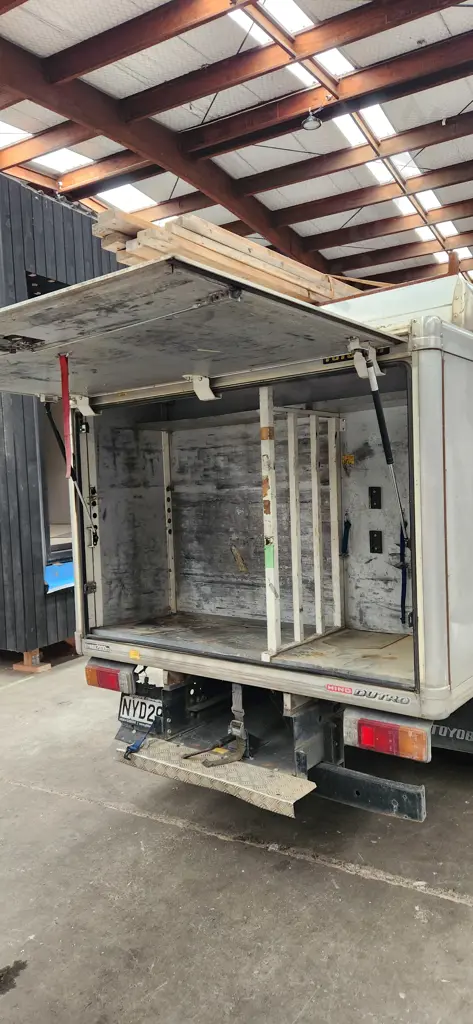 Hino Dutro Truck Image 1++