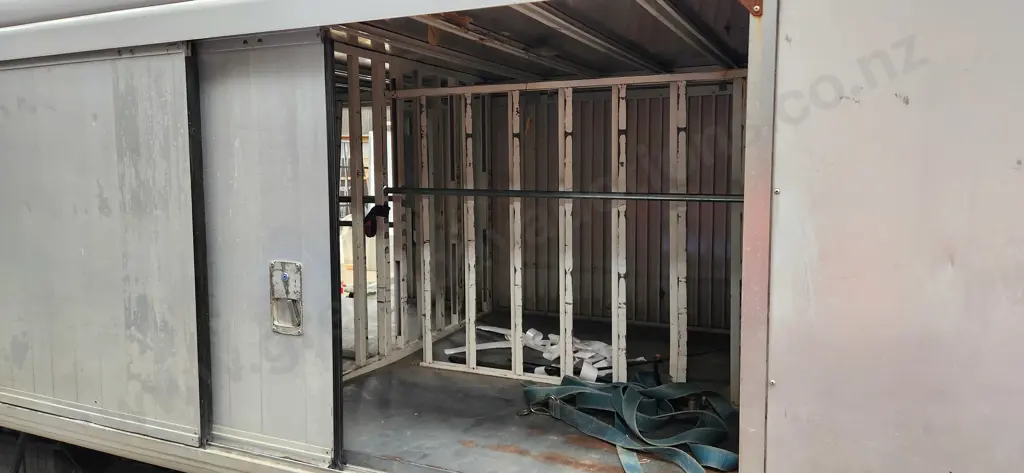 Hino Dutro Truck Image 1++