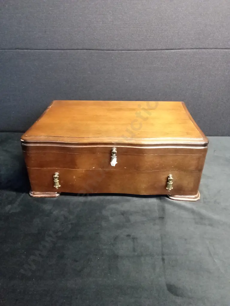 FINE PLATED NIKEL SILVER CUTLERY SET IN PRESENTATION CASE - SPOON IS MARKED MEMORIAL ROCK WHAKATANE N.Z. NOT COMPLETE Image 1++