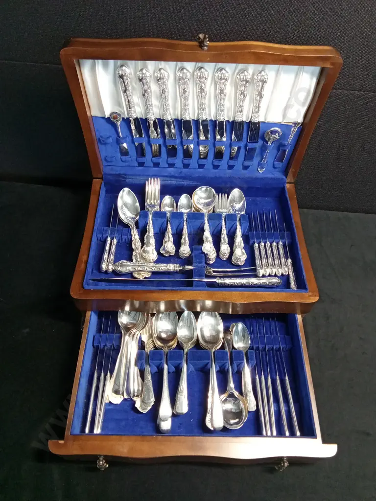 FINE PLATED NIKEL SILVER CUTLERY SET IN PRESENTATION CASE - SPOON IS MARKED MEMORIAL ROCK WHAKATANE N.Z. NOT COMPLETE Image 1++
